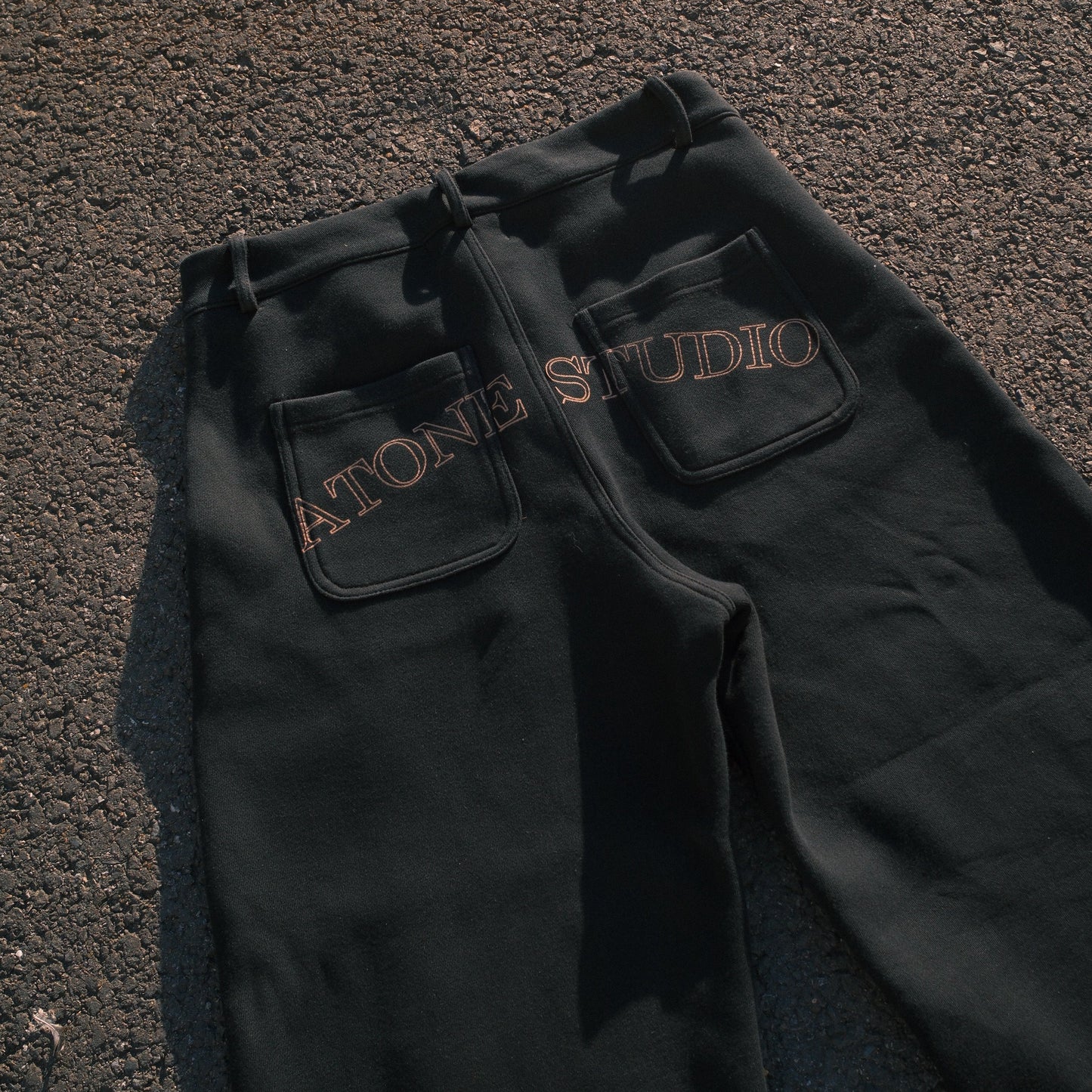 HEAVYWEIGHT TRACKPANTS