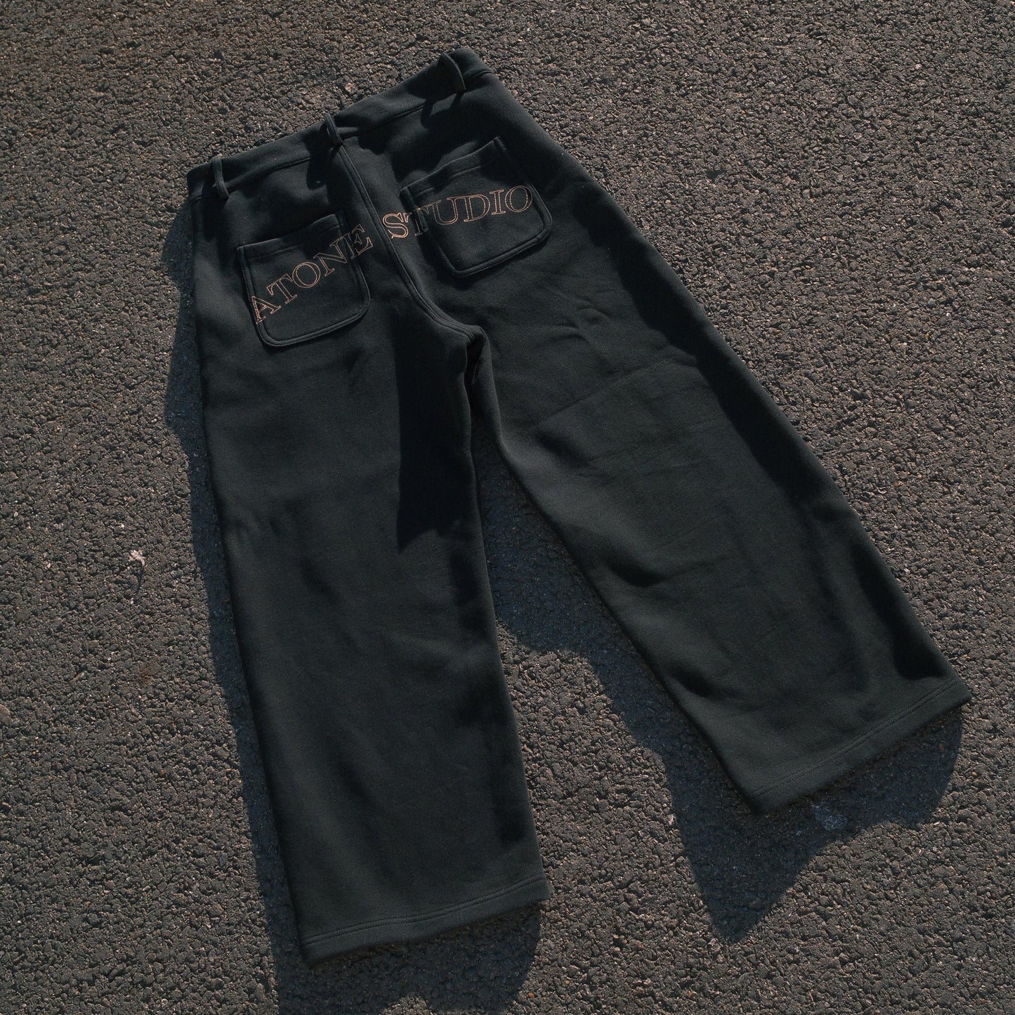 HEAVYWEIGHT TRACKPANTS