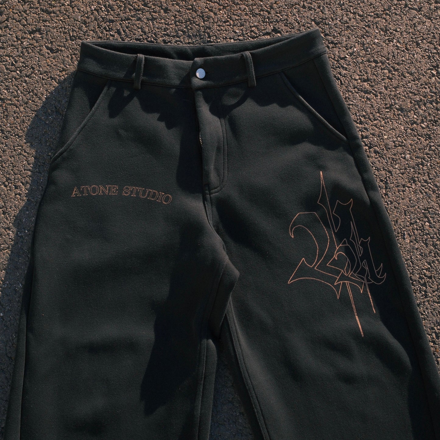 HEAVYWEIGHT TRACKPANTS