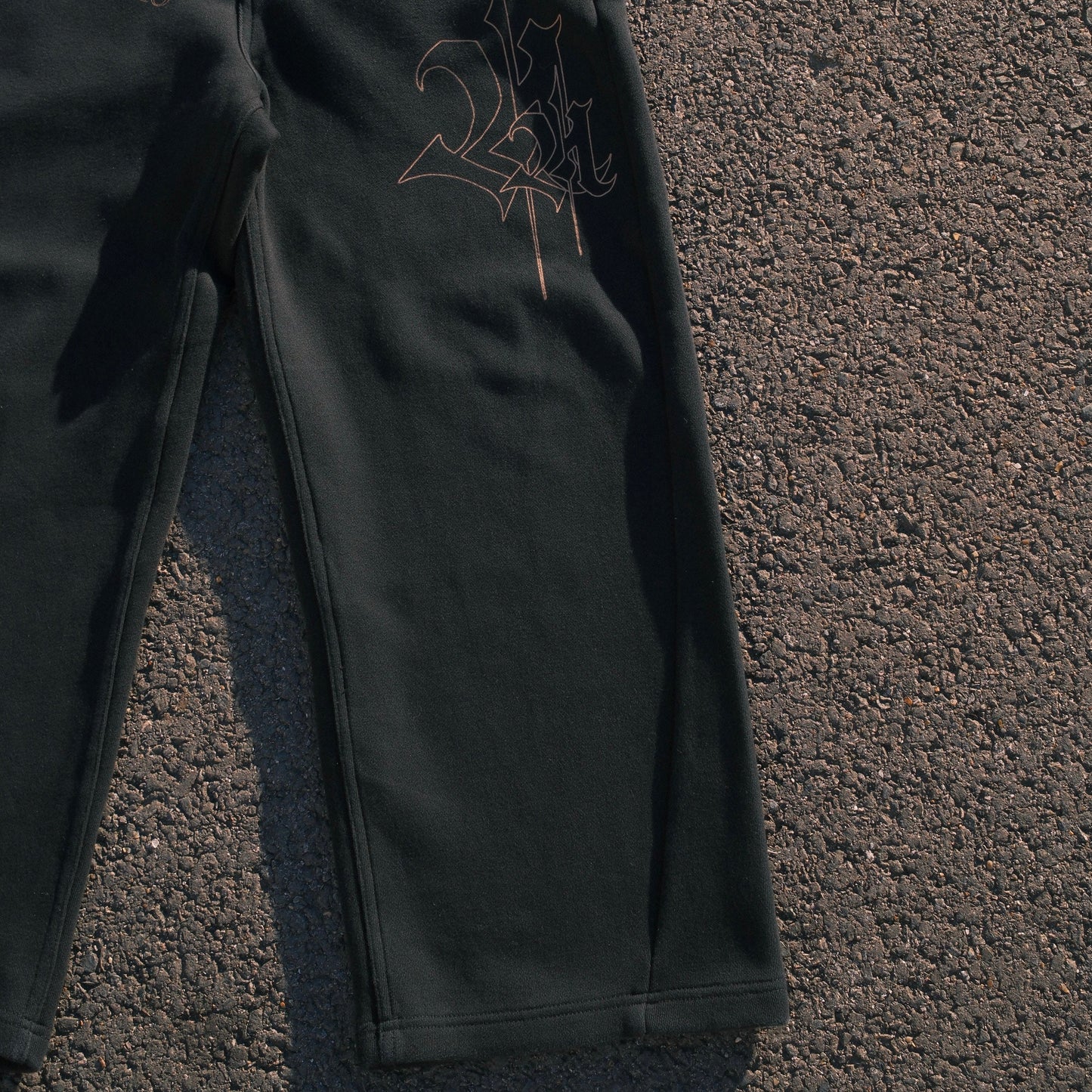 HEAVYWEIGHT TRACKPANTS