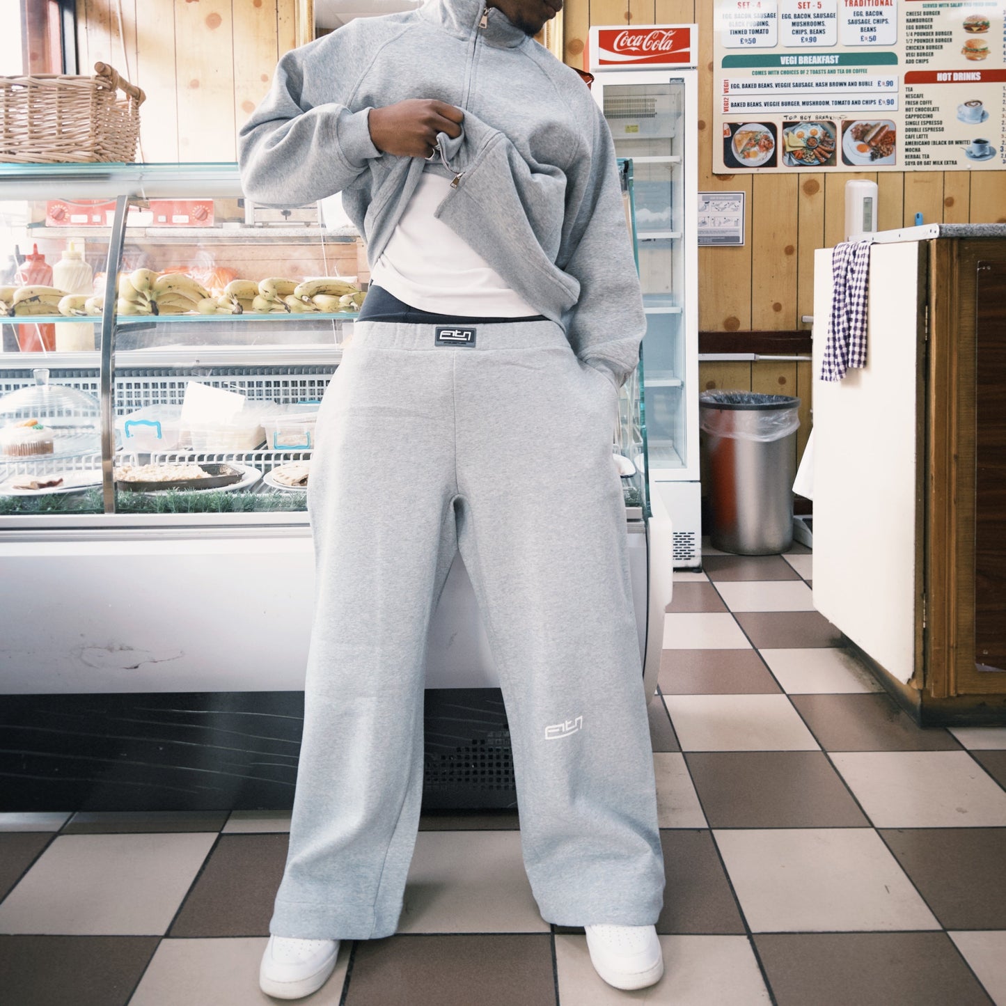 BAGGY SWEATPANTS