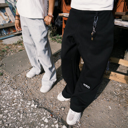 BAGGY SWEATPANTS